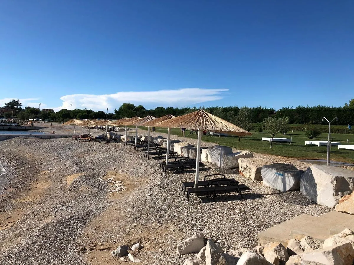 Apartment Luna met Airco Wifi en Zwembad Novigrad Istria