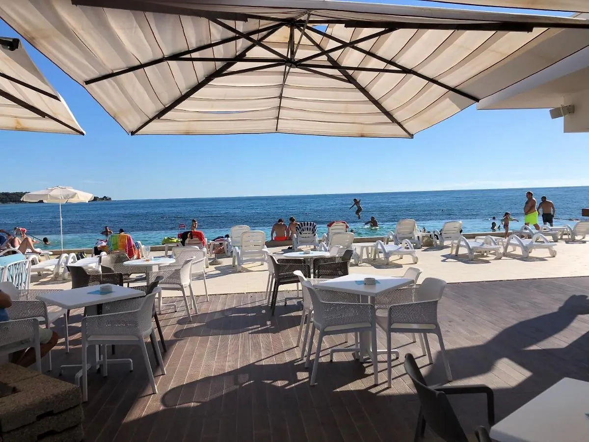 Apartment Luna Met Airco Wifi En Zwembad Novigrad Istria
