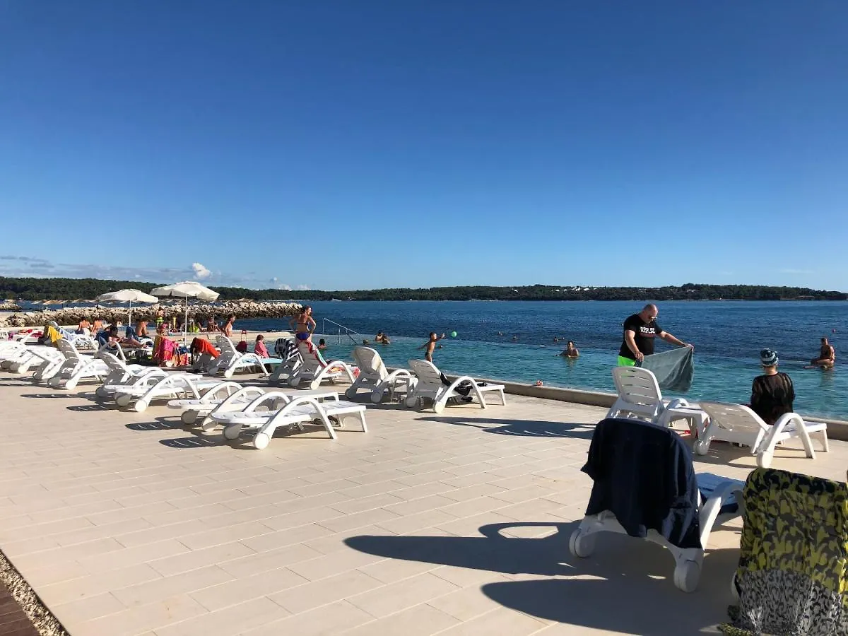 Apartment Luna Met Airco Wifi En Zwembad Novigrad Istria Kroatien