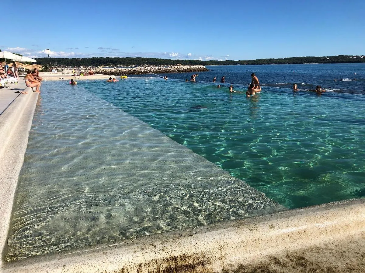 Apartment Luna met Airco Wifi en Zwembad Novigrad Istria